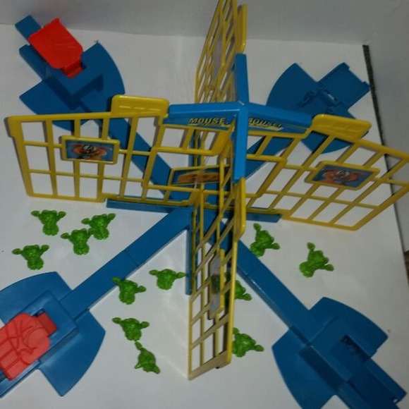 Vintage 1992 Mouse Mouse Get Outta My House Board Game Not Complete Rare - Picture 3 of 4